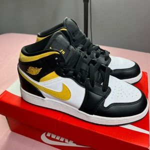 Air Jordan 1 Mid Black University Gold